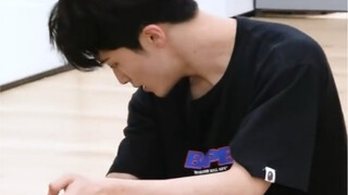 [لي مارك في سن 19] 181022 عادي، تصوير مباشر من استوديو التدريب الخاص بمارك