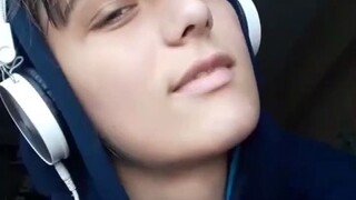 هل تقمّص دور رجل بهذه السهولة؟ الفتيات ذوات الشعر الطويل، سارعن لتجربة ذلك!