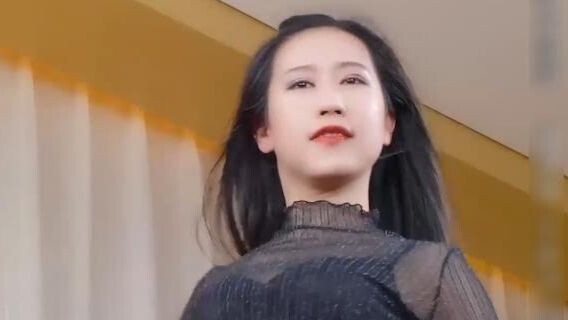 Bar Tari, Dewi Es Hitam