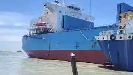 Chittagong anchorage ships  crew obstruct to unload cargo 3