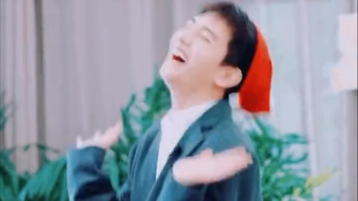 In the end, Yang Yang couldn’t escape the fate of being the military academy heartthrob.