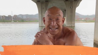Chúc tuổi trẻ kiên trì sống lâu! Bơi vào mùa đông để rèn luyện sức khỏe có thể nguy hiểm! Xin đừng b