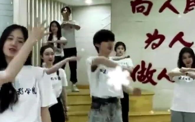 【Ding Chengxin】Ahhhh, I'm so jealous of the female classmate next to him! The school's official acco