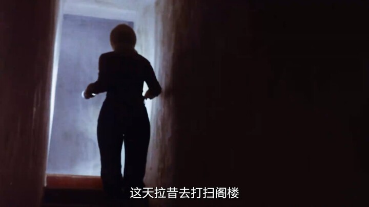 Cậu bé đem lòng yêu người mẹ kế xinh đẹp, nhân lúc bố không có nhà, nửa đêm lén lút lẻn vào phòng mẹ