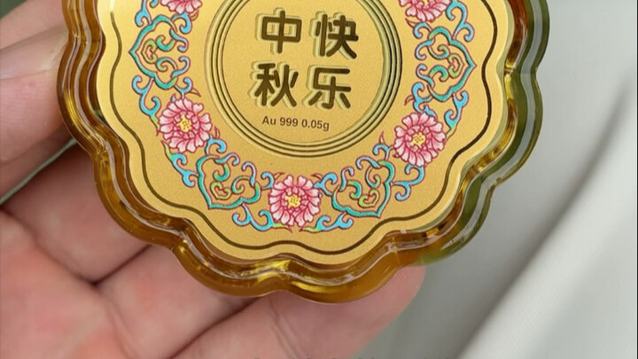 First time I’ve ever received golden mooncakes from the factory!