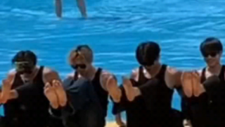 欢乐谷有自己的疯马秀，连扫地阿姨都看呆了！！！