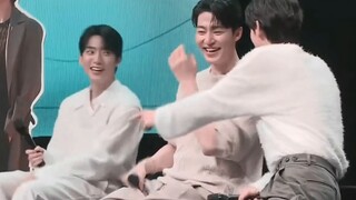 Kaki Taemin menjadi lemas...