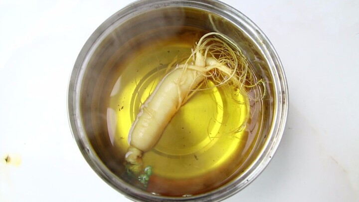 Nấu nhân sâm với Red Bull, uống vào là năng lượng vượt xa tưởng tượng của bạn!