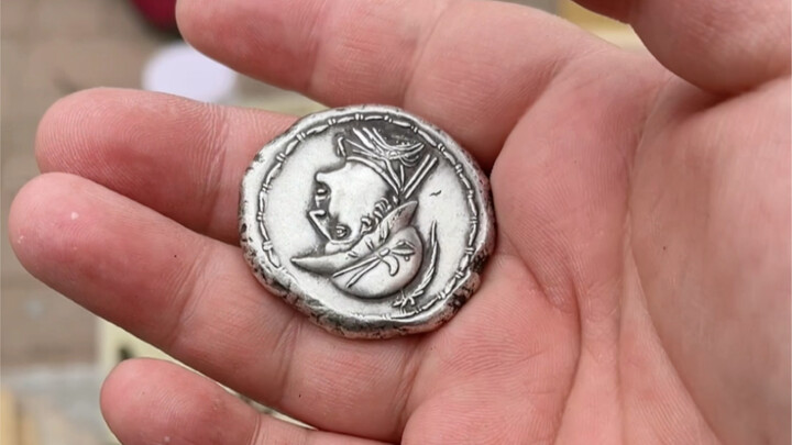 แค่กินข้าวยังเจอแผงลอยอิสระแบบธรรมชาติได้!