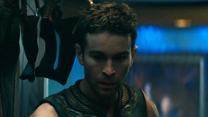 فجأة كسر بقبضة واحدة حوض الماء الخاص بصديقته الأخطبوط، لأنه وقع بلا أمل في حب فتاة سوداء تمتلك أذكى 