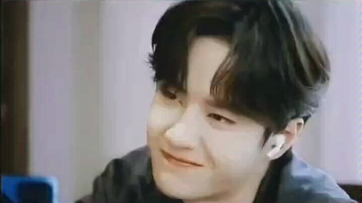 【Wang Yibo】"I was in a hurry to get to work and used the wrong voice. What's wrong?!"