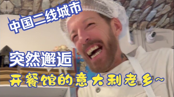 Bocah asing itu terkejut karena di Tiongkok masih bisa menikmati makanan khas kampung halamannya yan