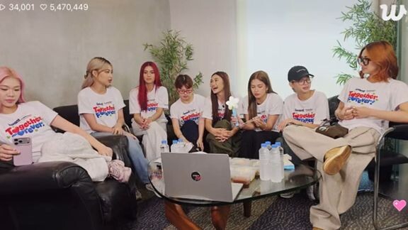 BINI Weverse Live