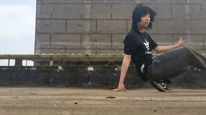 I tried to do a short breaking dance with the PV song of Zetsu Zero