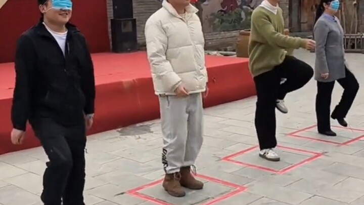 Anh chàng này mà đi nữa là chuẩn bị xuất ngoại rồi.