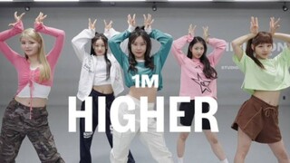 Phòng tập của nhóm nhạc nữ mới thế hệ thứ năm FIFTY FIFTY cho bài hát đầu tay "Higher" đã được ra mắ