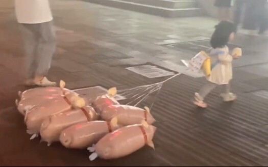 “Dahulu kala, aku juga seorang anak yang bahagia.”