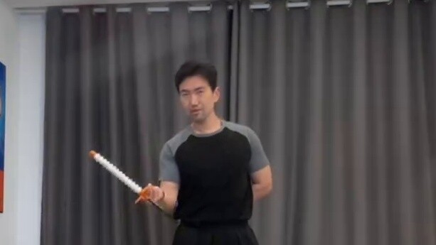 วิธีการหมุนดาบผีเสื้อ