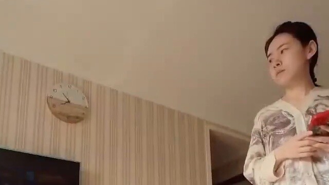 In order to watch TV, the cub's IQ exploded! [Baby's first-person perspective]