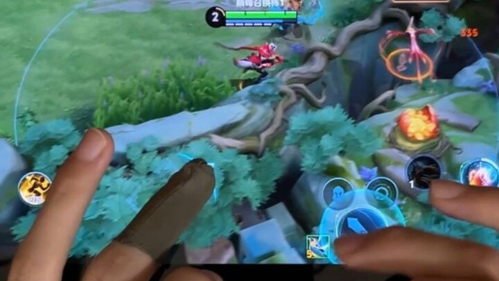 Một người chơi hai tài khoản