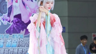 إصدار كامل بدقة 4K لهانو هوا تهز الذيل مثل الثعلب مباشرةً