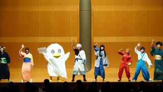 رقص جماعي لشخصيات سلسلة "جينتاما"