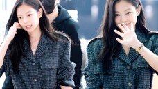 JENNIE went to Paris to attend the CHANEL fashion show