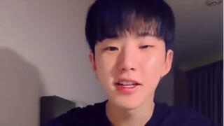 SEVENTEEN丨Hoshi livestream hát bài "Tuyết đầu tiên"!!!