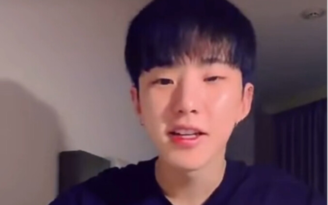 SEVENTEEN丨hoshi直播唱了《初雪》！！！