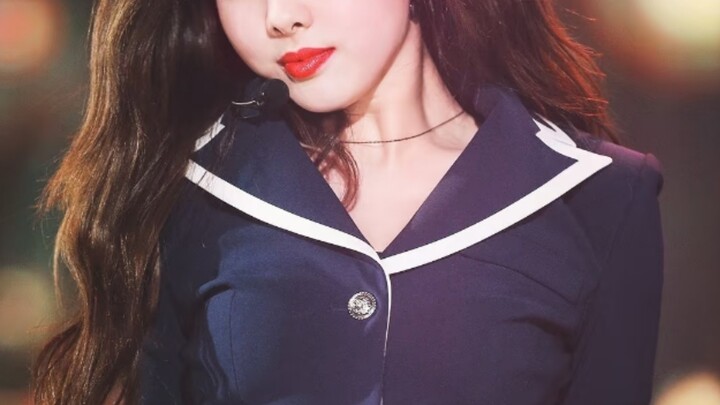 53 detik tersulit bagi idola wanita di atas panggung