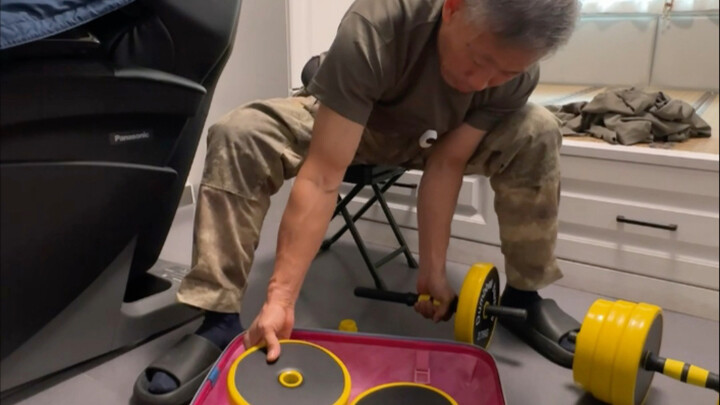 Blogger berusia 65 tahun menjalani perjalanan dinas secara mendalam di Shanghai