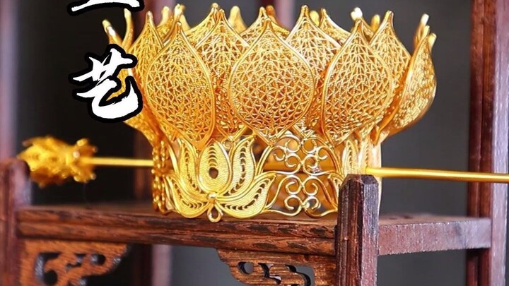 The gold thread is thinner than a hair, and beginners often can't pull out a single usable gold thre