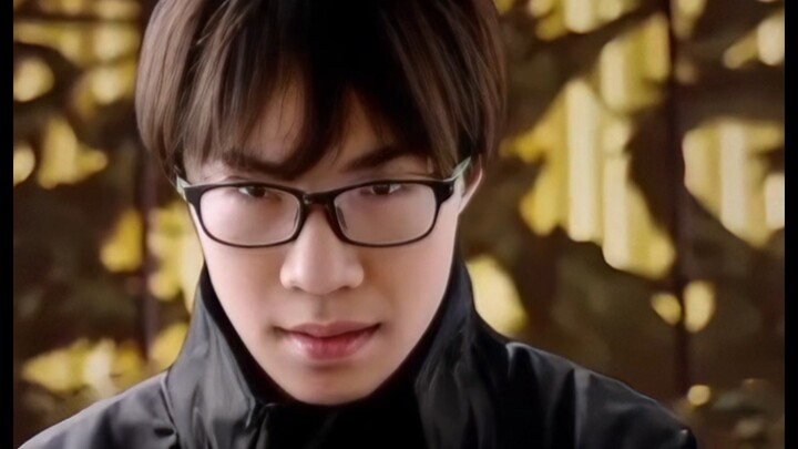 หวงหวู่: เสี่ยวห่าว คุณดูไม่เป็นแบบนั้นเหรอ?