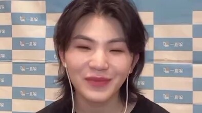 Oh my god, Lee Ji-hoon is singing “First Snow”! It’s so beautiful! Can someone get me a ticket, plea
