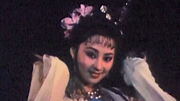 Although the picture quality is blurry, it can't stop her from looking good!!! Sister Diao Chan's da