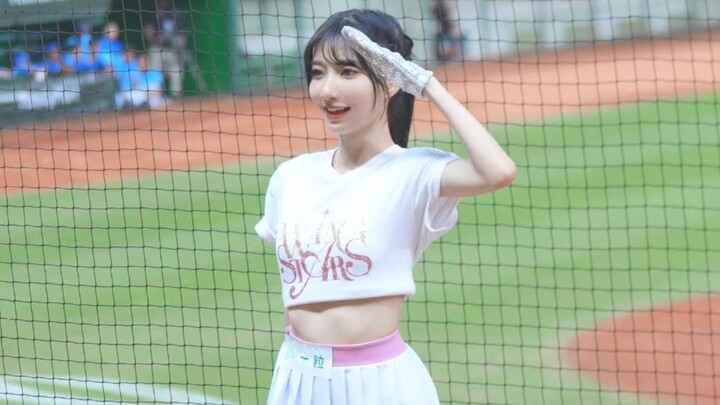 Be sure to watch the end of this heartfelt Taiwanese cheerleader dance routine