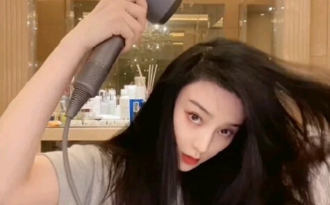 【Fan Bingbing】We’re all family—here’s the secret to keeping that high hairline even after three days