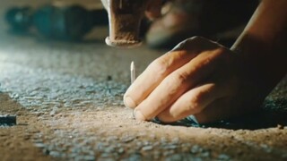 男人每天晚上都会在路上种铁钉子，自己汽修站生意一天比一天好