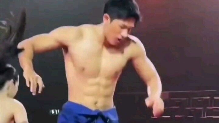 Toát khí chất toàn diện, trai thẳng nào nhà ai thế này?