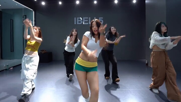 Afro elements are coming again~ Let’s learn the most popular dance style now! ! [Simon]
