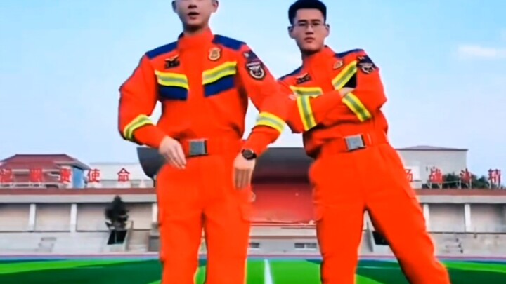 พี่นักดับเพลิงเต้น หล่อแล้วก็เท่สุดๆไปเลย!