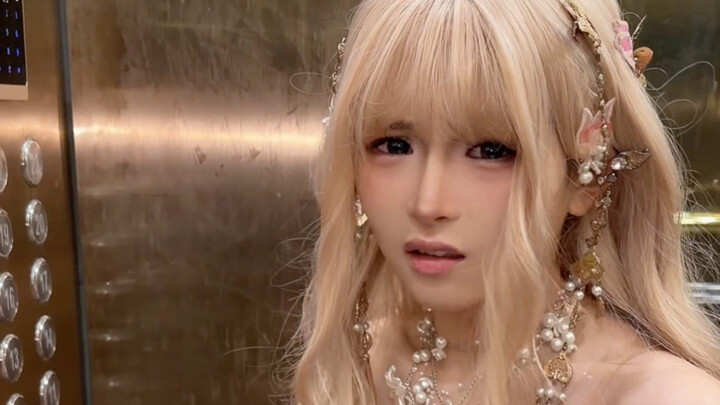 Trong thang máy gặp một kẻ rất khiếm nhã