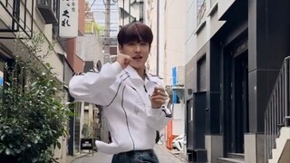 【朴佑镇】元气女团舞How Sweet challenge 舞担在日本街头活力开cha！