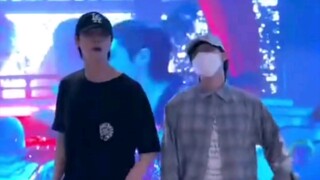 红蓝舞王！！！郑允浩＆银赫《Spotlight》 challenge