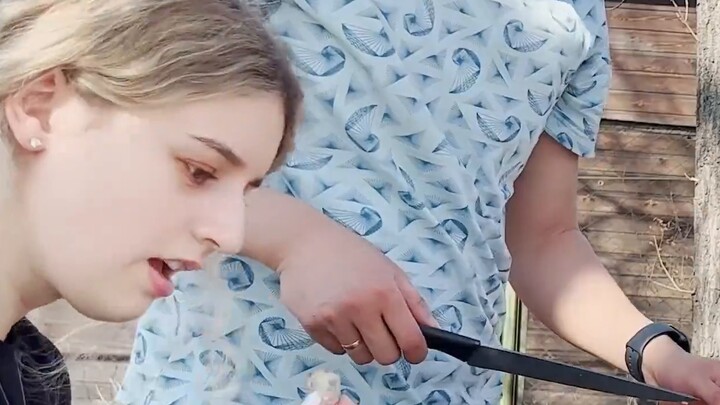 Eating hand-held meat in a Russian country house! Little Dasha called it ZBC!