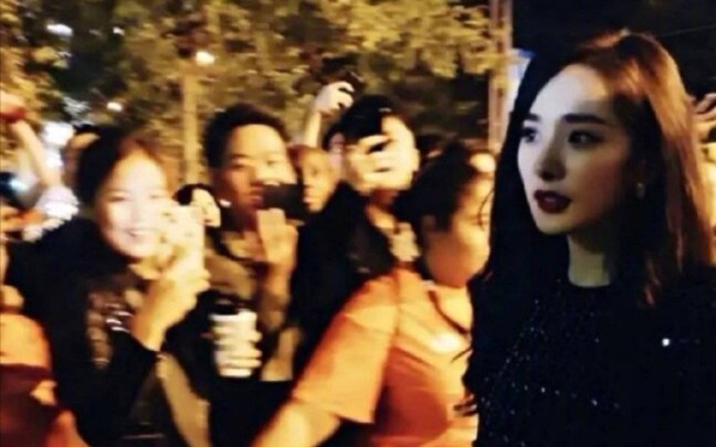 “คนที่พูดถึงเซิร์ฟเวอร์เถื่อนสิบคน ก็เก้าในสิบล้วนหนีไม่พ้นอุ้งมือของหยางมี่”