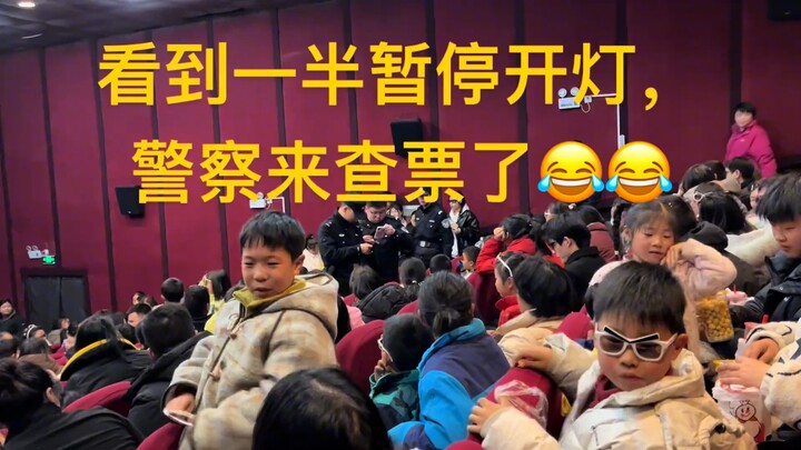 你们有遇到过嘛？原来电影院看电影也可以暂停⏸️播放的呀😂😂😂#哪吒闹海 #哪吒 #万万没想到 #原创视频