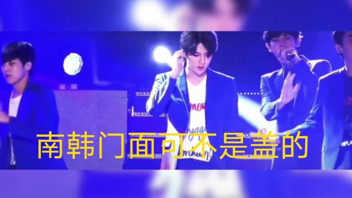 “Gương mặt đại diện của EXO” = “Anh chàng cực phẩm giữa dàn trai đẹp”