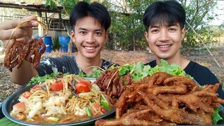 ตำเล็บมือนาง ตีนไก่ทอดพร้อมหมูพวงทอดหอมๆ.