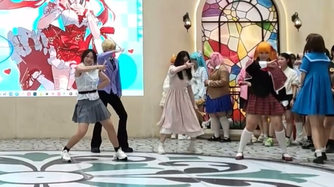 [Home Record] A group of young ladies who were extremely excited when hearing kissskisskiss (